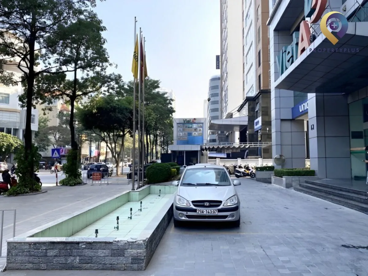 Khu vực sảnh ngoài tòa nhà Việt Á Tower, Quận Cầu Giấy